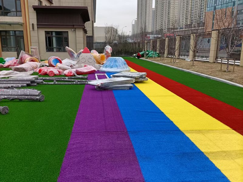 天津塘沽某幼儿园地面人造草坪地毯铺装