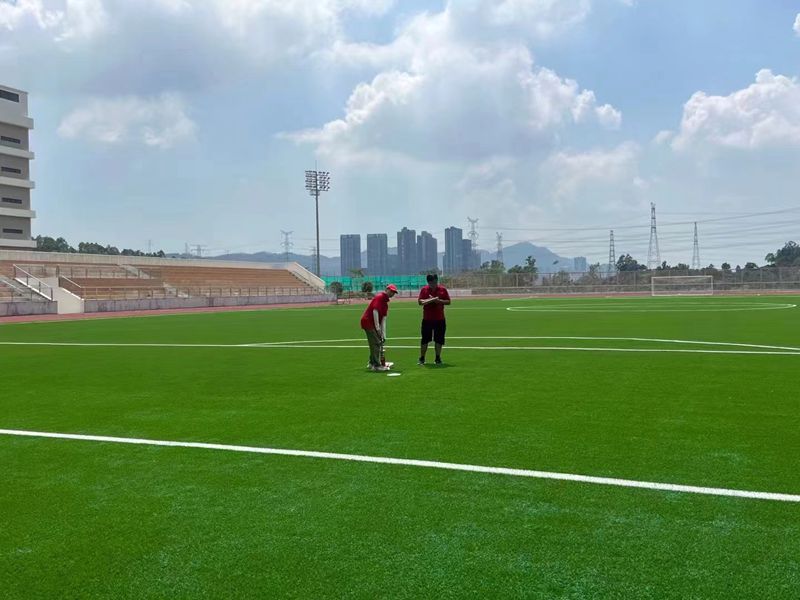 重庆人造草坪施工队详解；足球场人工草皮铺装完成后的验收标准