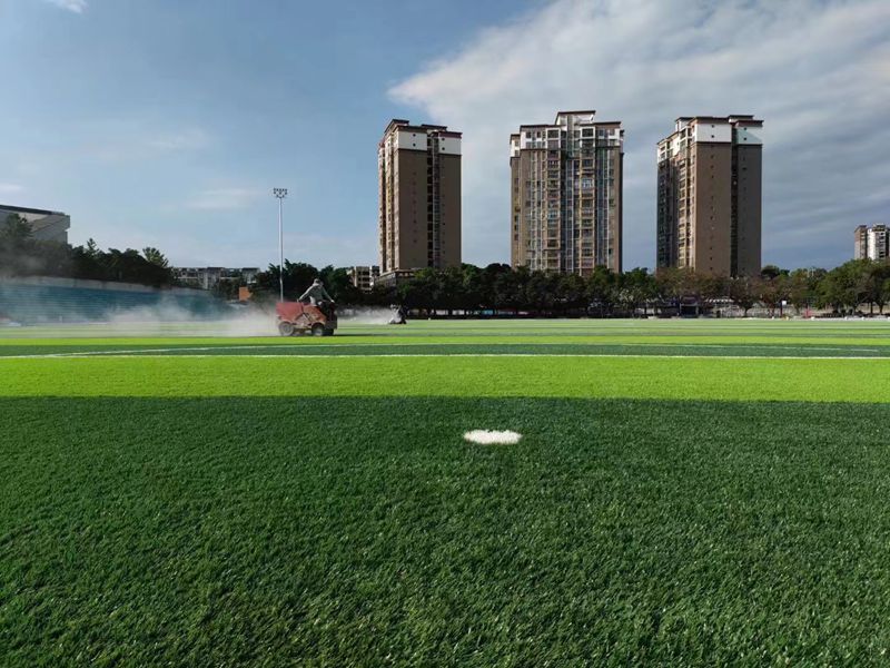 呼和浩特某学校操场人造草坪足球场铺装